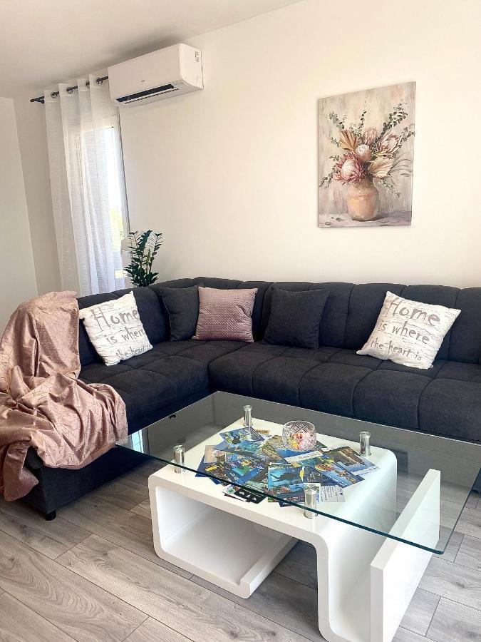 Ema Apartment Pula Extérieur photo