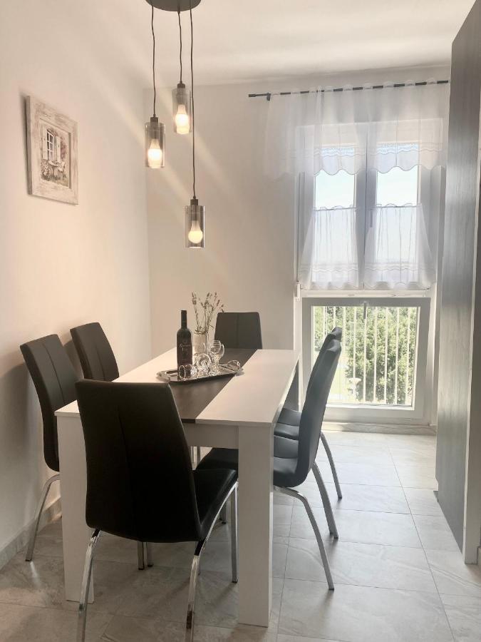 Ema Apartment Pula Extérieur photo